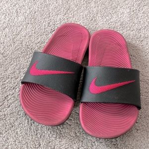 Size 13 girls Nike flip flops